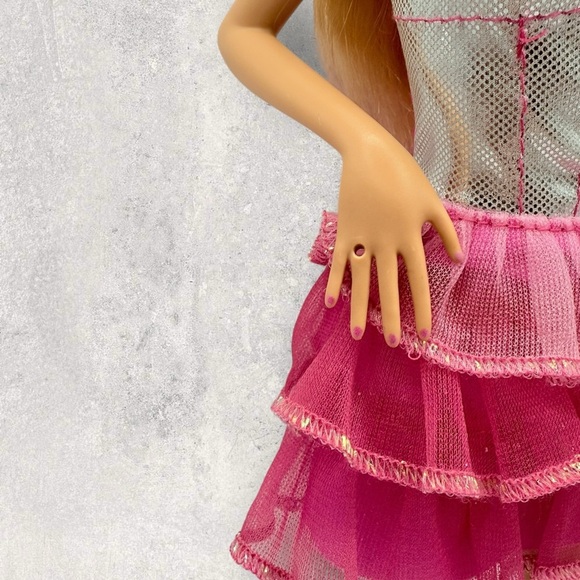 Barbie SPA TO FAB Doll Original Dress - Color Change Nails & Makeup X7891 - 2012 - Picture 9 of 10